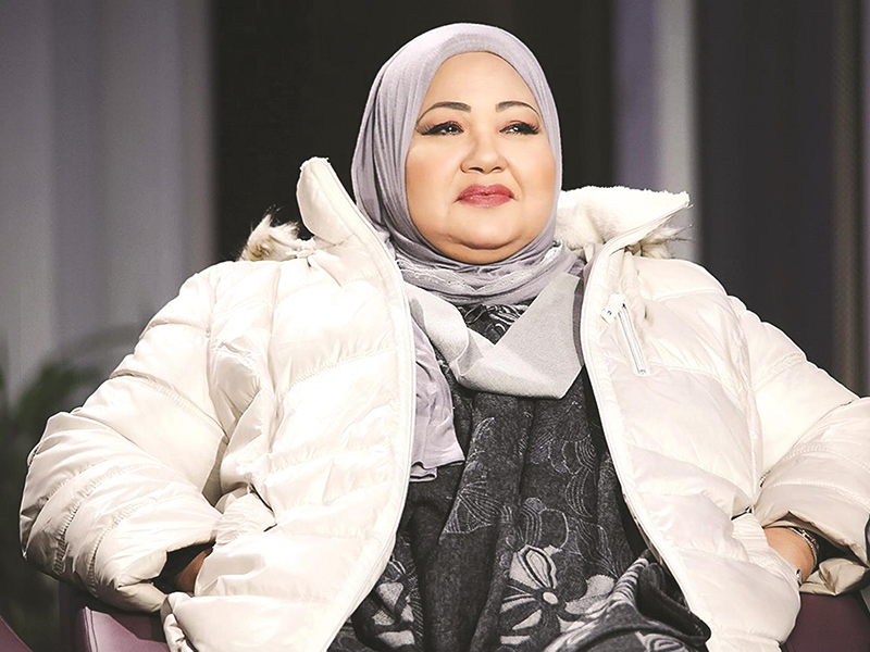 اضغط لمشاهدة الفيديو: انتصار الشراح ترتدي النقاب خارج منزلها